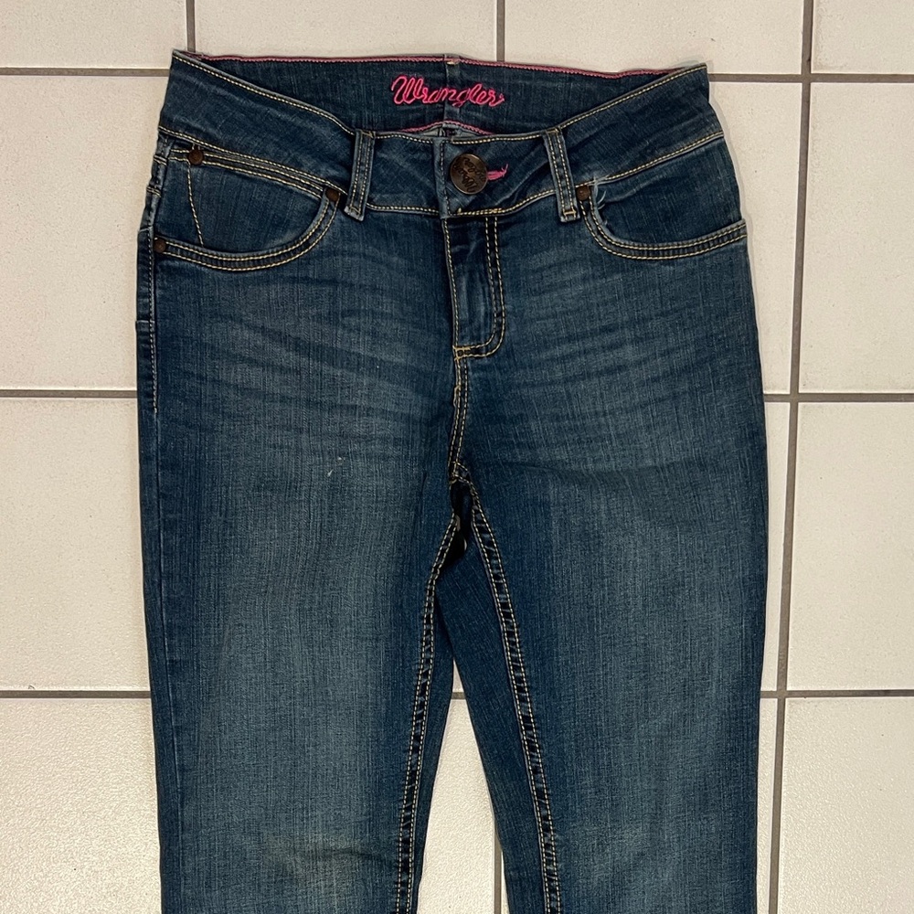 Wrangler Women's Blue Jeans - like new - great condition.